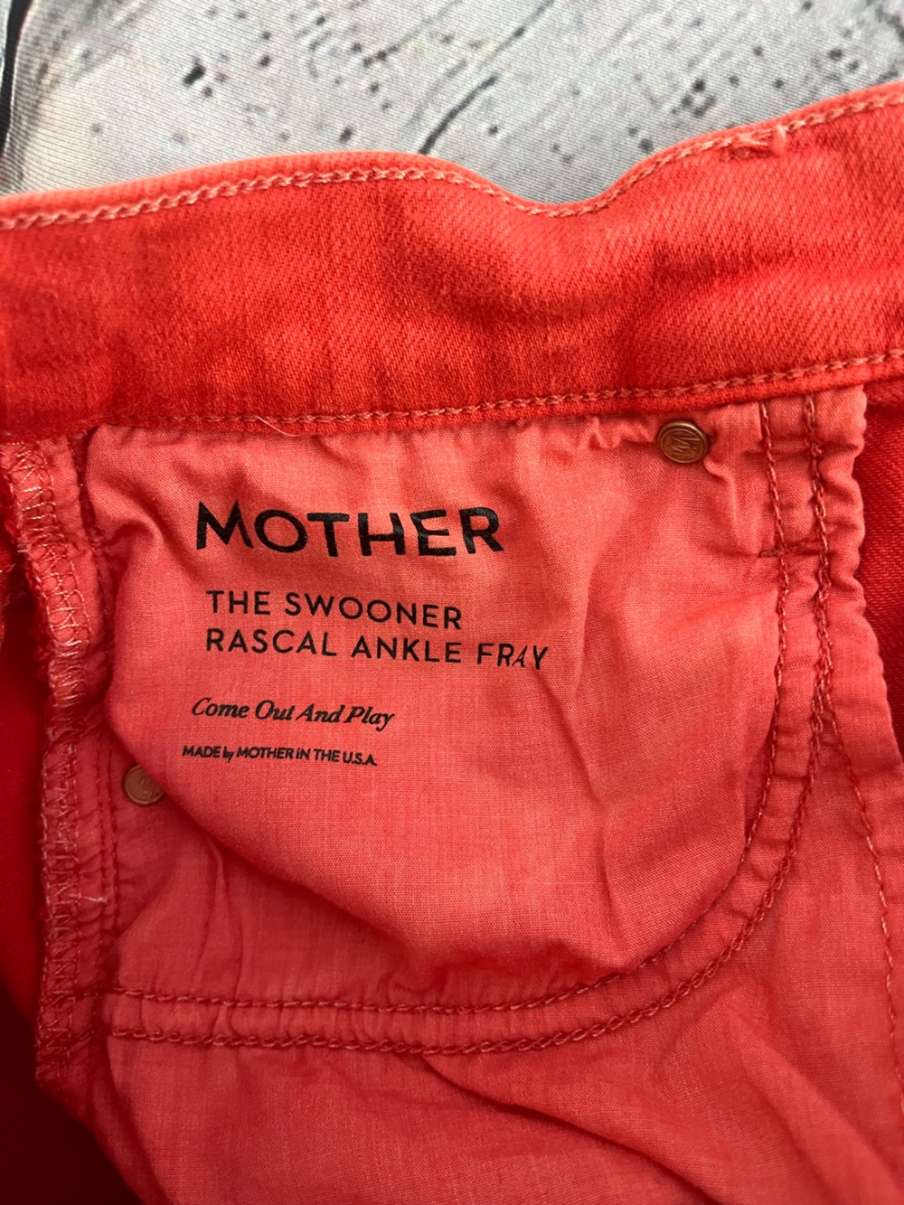 MOTHER Straight-Leg Jeans in Coral Orange - The Swooner Ankle Fray-Women Size 27 - Picture 5 of 7